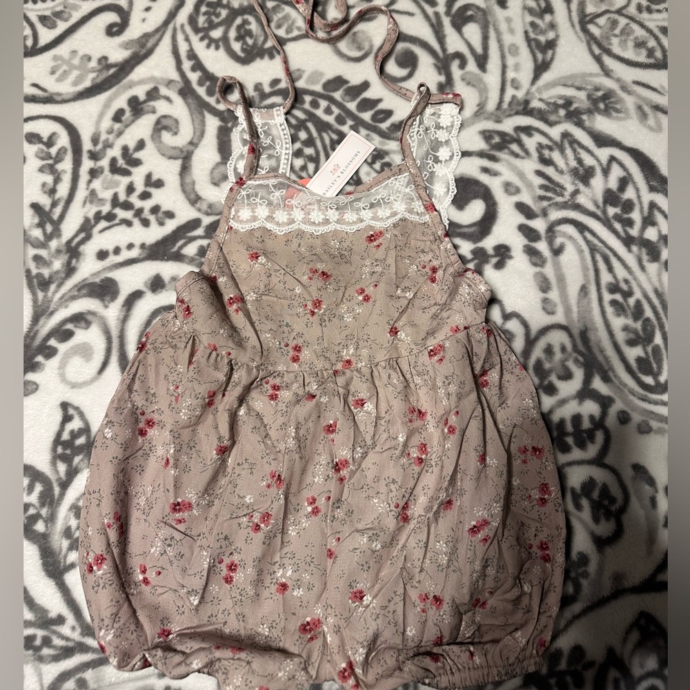 Bailey’s Blossoms floral romper 3T NWT